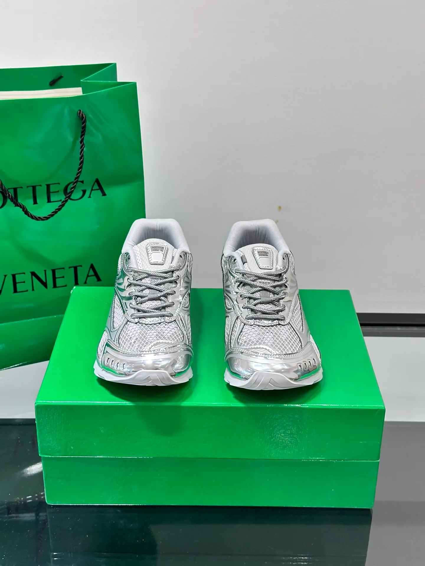 p620 "Bv" new orbit👫 casual sneakers for couples, the retro style of the millennium is so handsome, a super cool fashion item, the most important thing is that it feels incomparably comfortable on the feet, and the design style is also perfect. It will definitely be the one you wear most in daily life, original development, high quality presentation! Size: 35-45 (men’s size 38.45 customized)